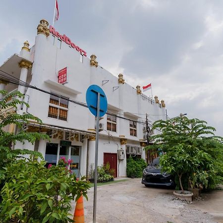Reddoorz Syariah Near Universitas Borobudur Yakarta Exterior foto